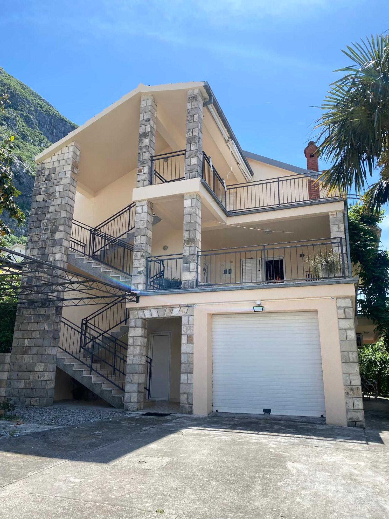 - Dobrota Sun Apartment